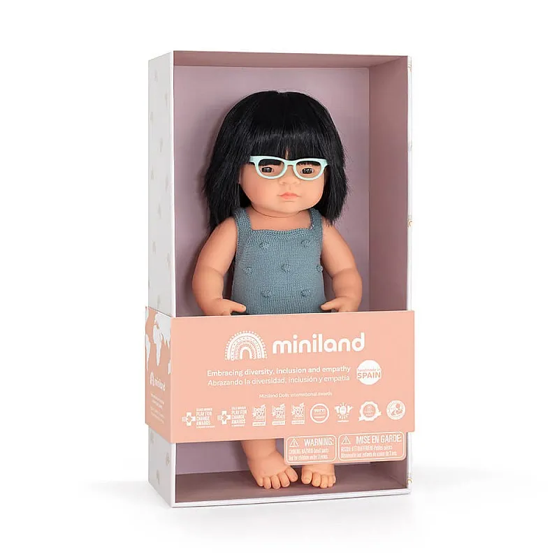 MINILAND КУКЛА МОМИЧЕ 38 СМ С ОЧИЛА И СИН ГАЩЕРИЗОН