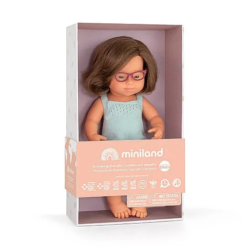 MINILAND КУКЛА МОМИЧЕ 38 СМ СЪС СИНДРОМ НА ДАУН И ОЧИЛА
