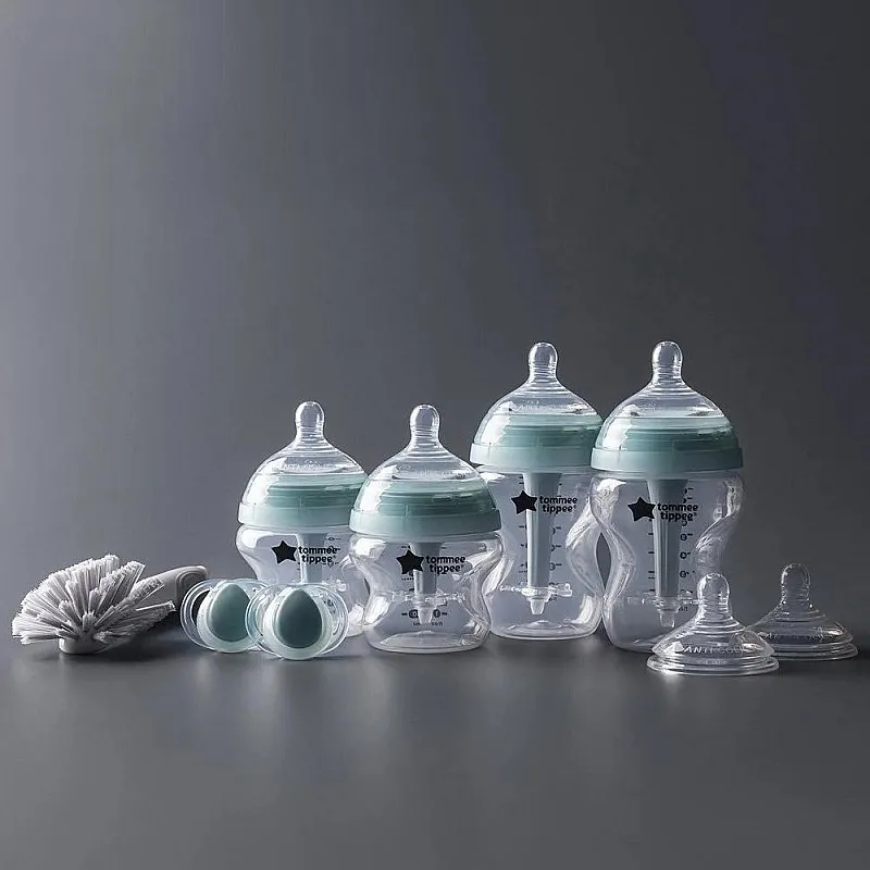 Комплект от 4 броя самостерилизиращи се бебешки шишета за хранене Tommee Tippee Advanced Anti-Colic+, 2 бр. биберони, 2 бр. залъгалки и четка за почистване на шишета