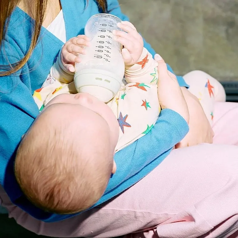 Стартов комплект за хранене на новородено с 3 броя самостерилизиращи се стъклени шишета Natural Start + 2 бр. биберони + 1 бр. залъгалка + 2 в 1 четка за почистване на шишета и биберони