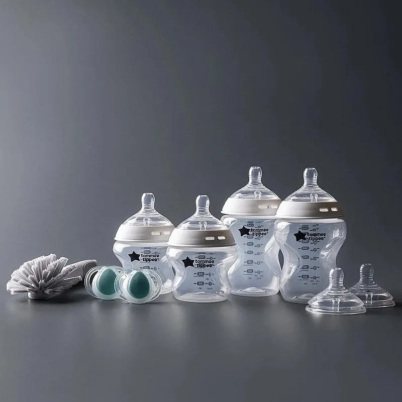 Стартов комплект за хранене на новородено с 4 броя самостерилизиращи се шишета Natural Start + 2 бр. биберони + 2 бр. залъгалки + 2 в 1 четка за почистване на шишета и биберони