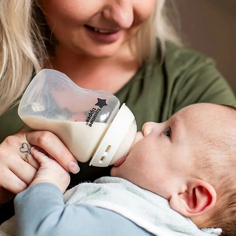 Стартов комплект за хранене на новородено с 4 броя самостерилизиращи се шишета Natural Start + 2 бр. биберони + 2 бр. залъгалки + 2 в 1 четка за почистване на шишета и биберони