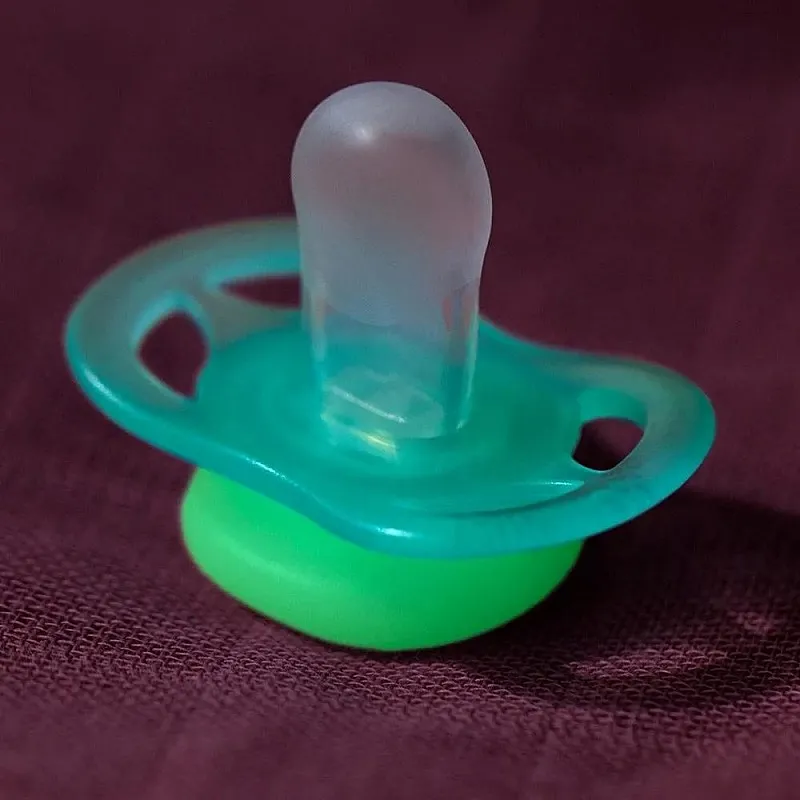 2 бр. светещи в тъмното ортодонтични залъгалки за новородени Philips AVENT SCF075/08 Ultra Start Night 0-2м, в синьо и зелено с декор Sleep, в кутия за стерилизиране