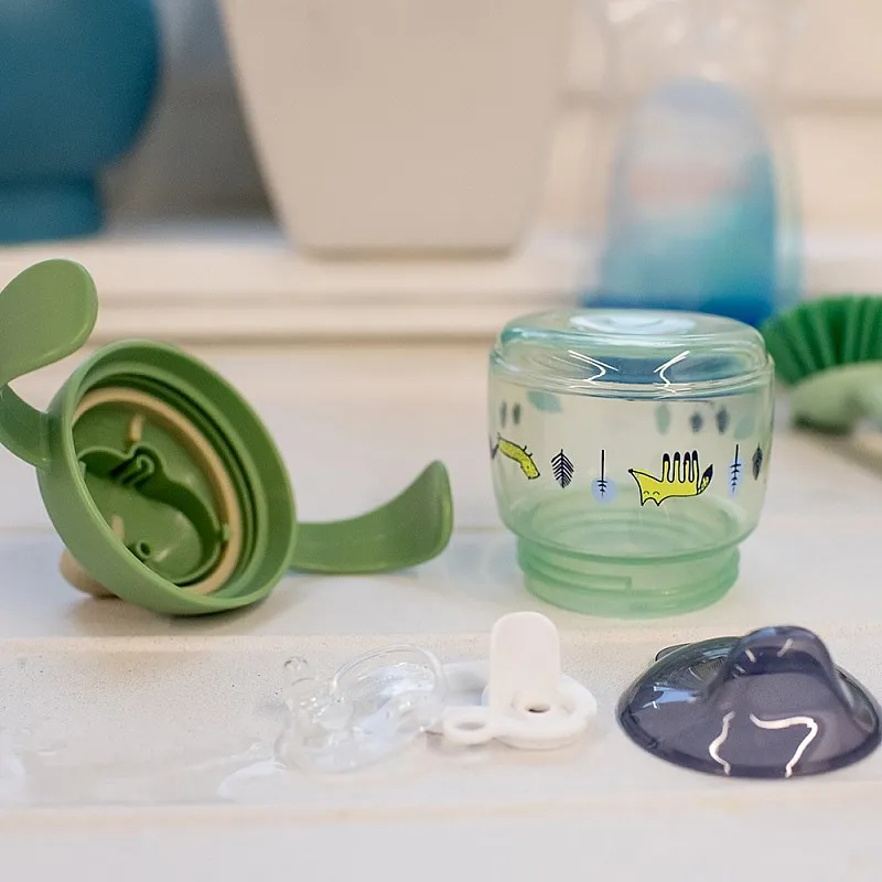 Tommee Tippee SUPERSTAR НЕРАЗЛИВАЩА СЕ ЧАША С МЕК НАКРАЙНИК с дръжки 190мл 4м+ BACSHIELD Зелена
