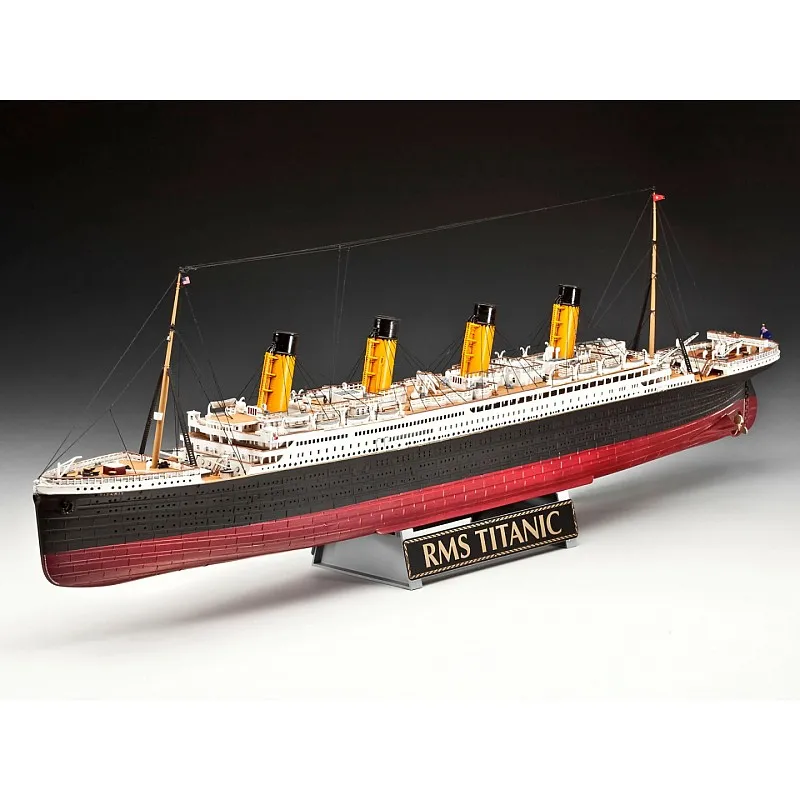 Сглобяем модел, Revell, Подаръчен комплект 100 години Титаник, 262 части