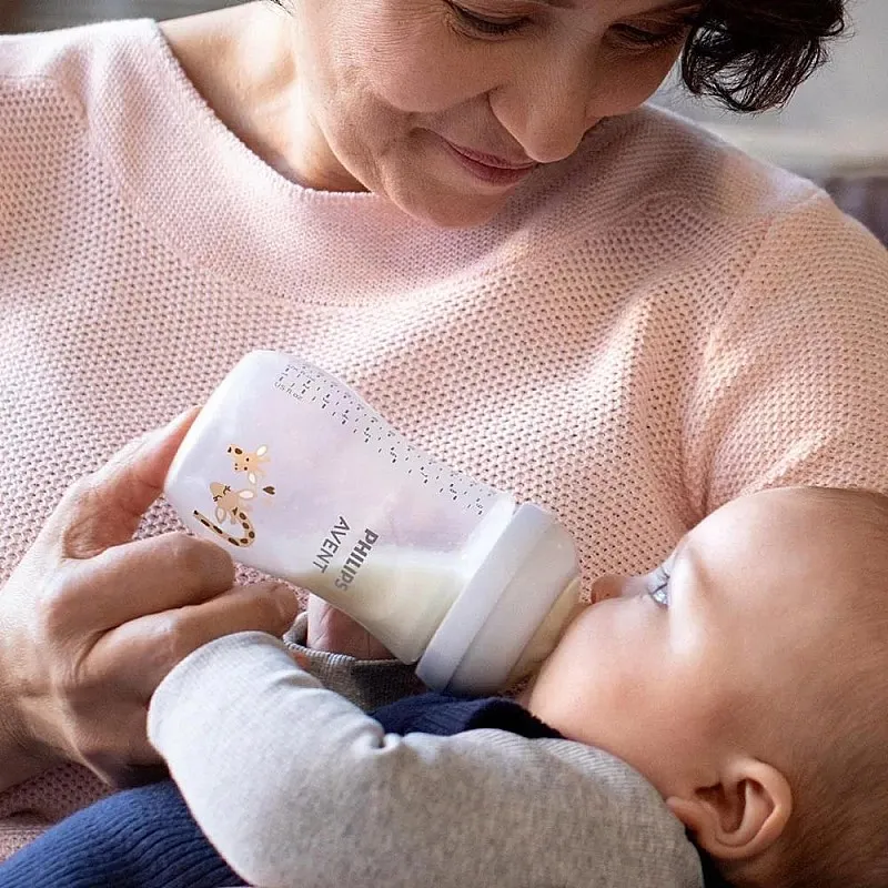 Philips AVENT Шише за хранене Natural Response 260 мл с биберон без протичане Natural Response Поток 3, 1м+ Жираф - SCY903/66
