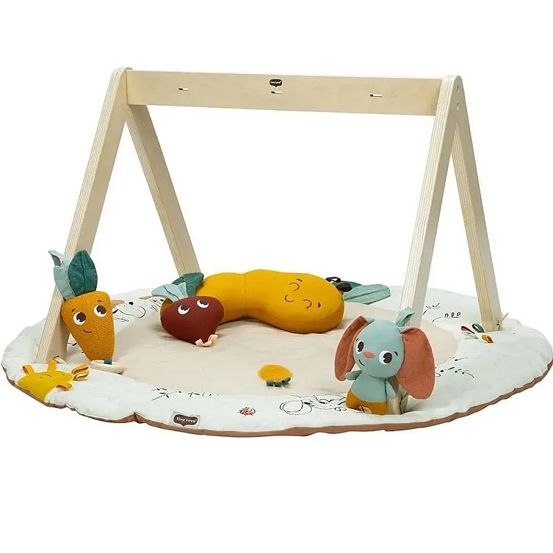 Еко Активна гимнастика Tiny Love Luxe Gymini от серията Garden of Adventures, с кръгло килимче с диаметър 90 см, дървена арка, 3 играчки и възглавница за игра по корем, 0м+