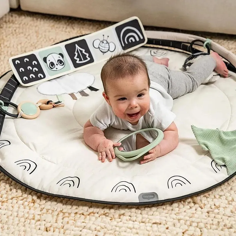 Активна гимнастика Tiny Love Developmental Gymini от серията Black&White Décor с кръгло килимче с диаметър 90 см, регулируеми арки и селекция от 5 играчки, 0м+