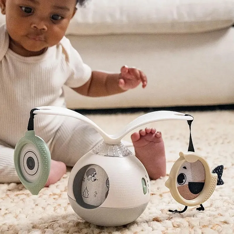 2-в-1 Музикална играчка TINY LOVE Tummy Time от серията Black&White Décor, с 30 минути музика и визуално шоу, с универсална щипка за закачване на детската количка, 0м+